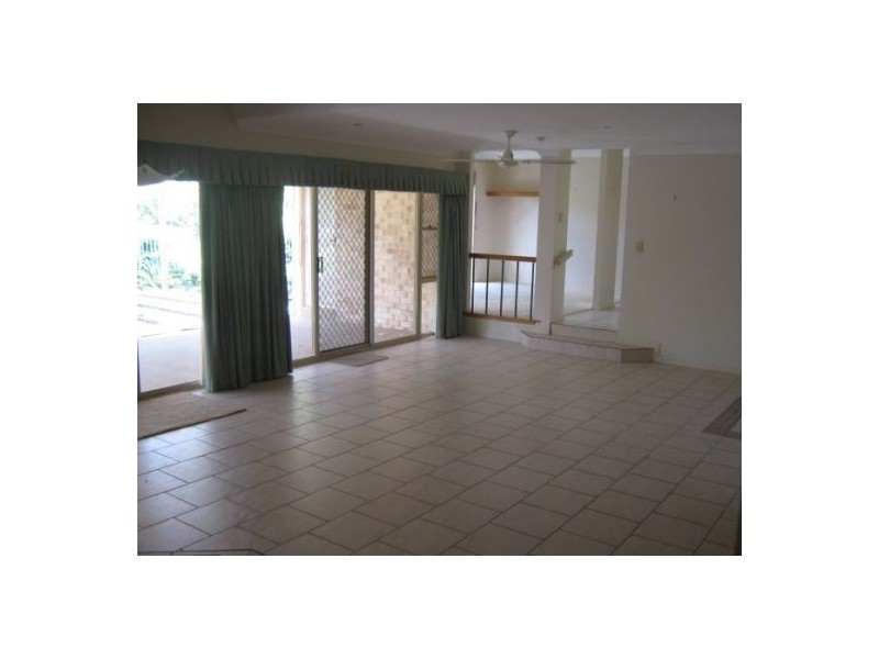 41 Margaret Street, Urangan QLD 4655