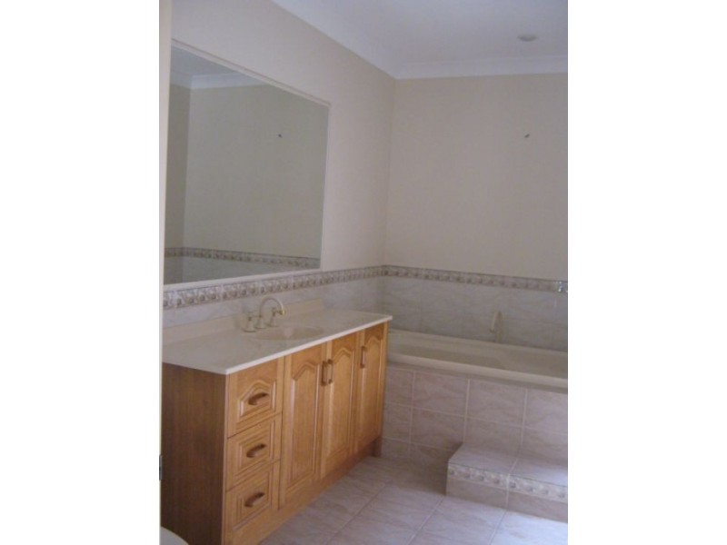 41 Margaret Street, Urangan QLD 4655