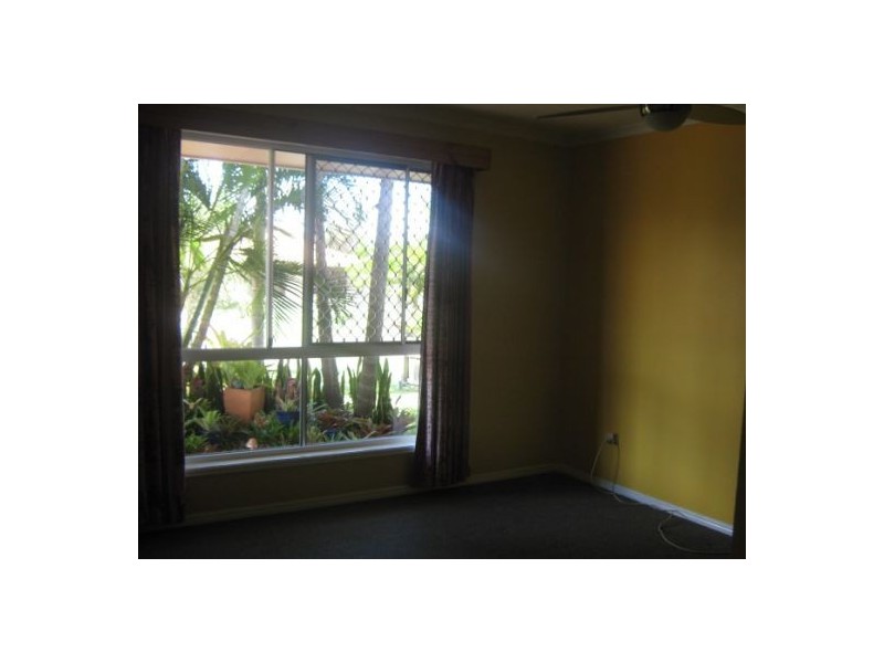 12 Tristania Cres, Urangan QLD 4655