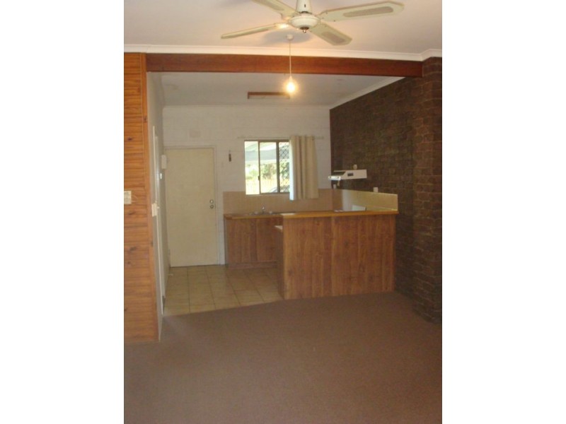 2 / 25 Hervey St, Scarness QLD 4655