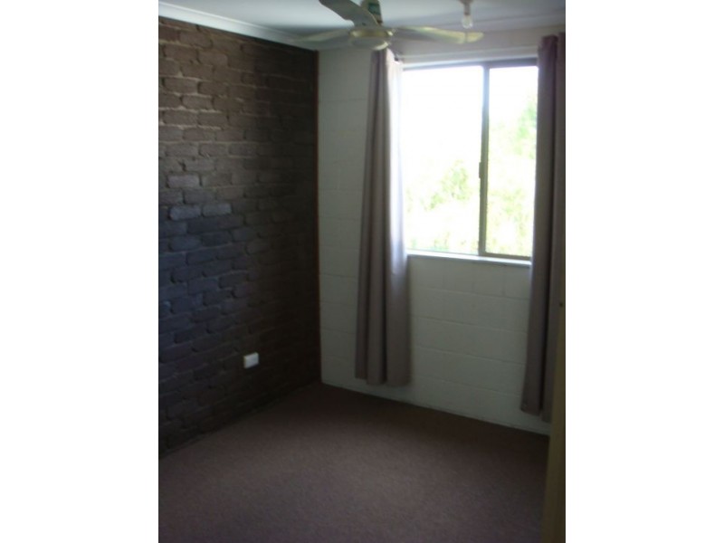 2 / 25 Hervey St, Scarness QLD 4655