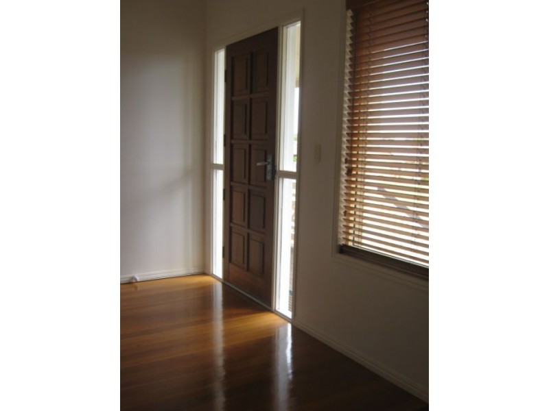 20 Foreshore Drive, Urangan QLD 4655