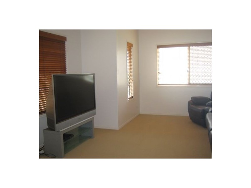 20 Foreshore Drive, Urangan QLD 4655