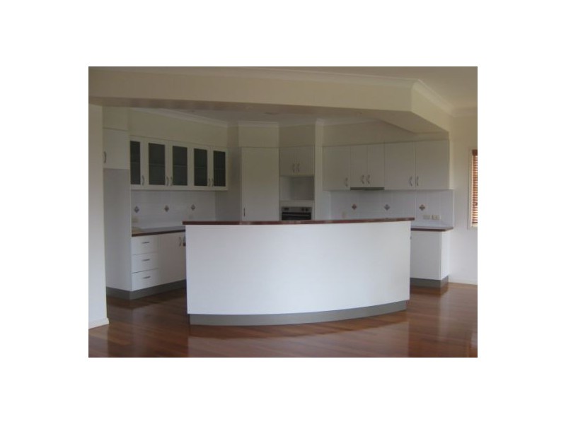 20 Foreshore Drive, Urangan QLD 4655