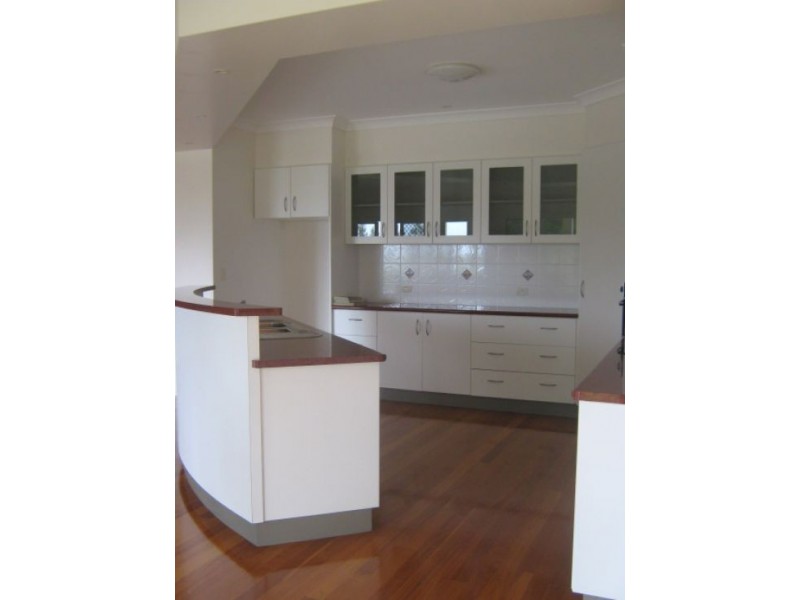 20 Foreshore Drive, Urangan QLD 4655