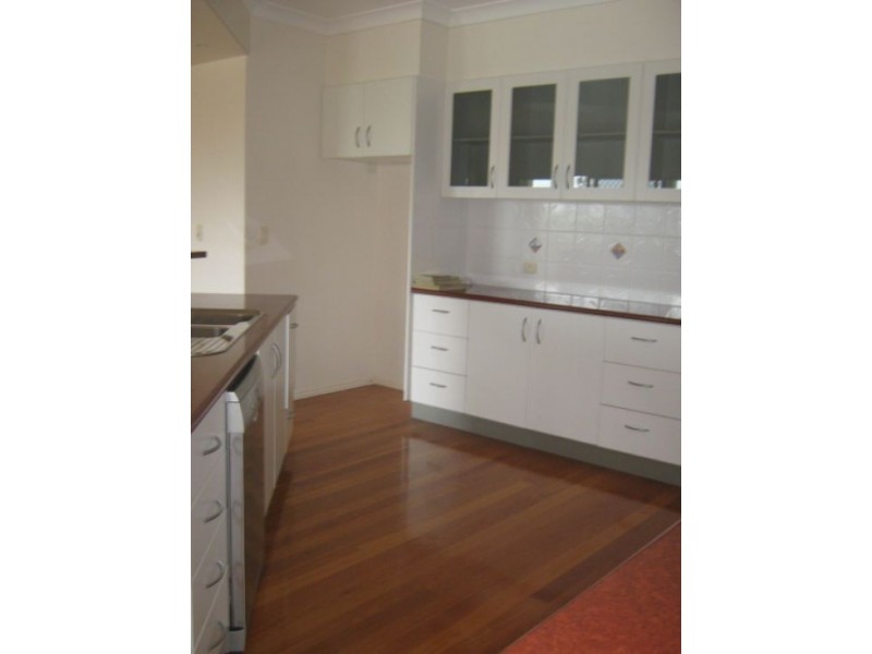 20 Foreshore Drive, Urangan QLD 4655