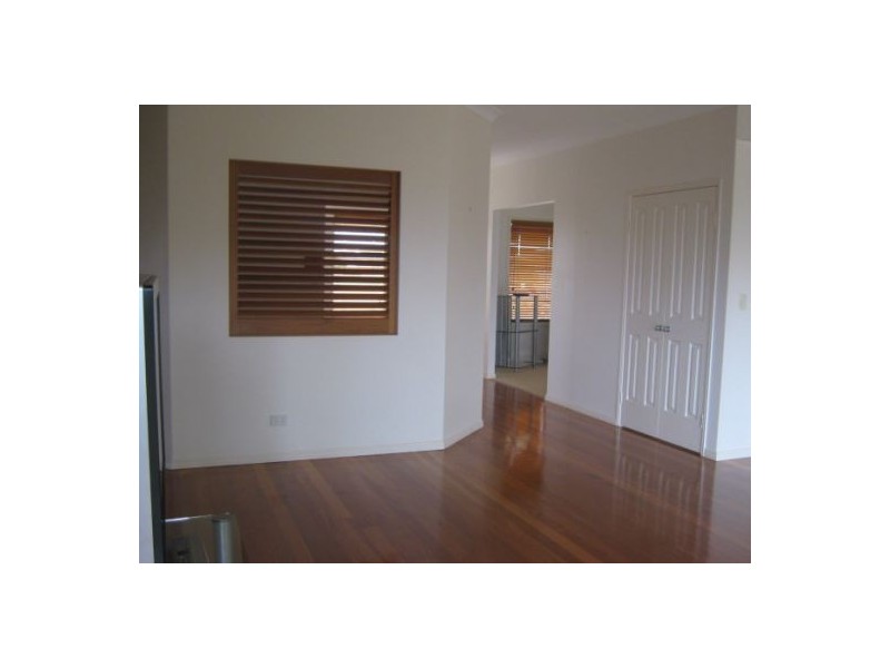 20 Foreshore Drive, Urangan QLD 4655
