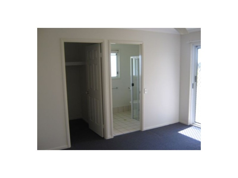 8 Stormy Rise, River Heads QLD 4655