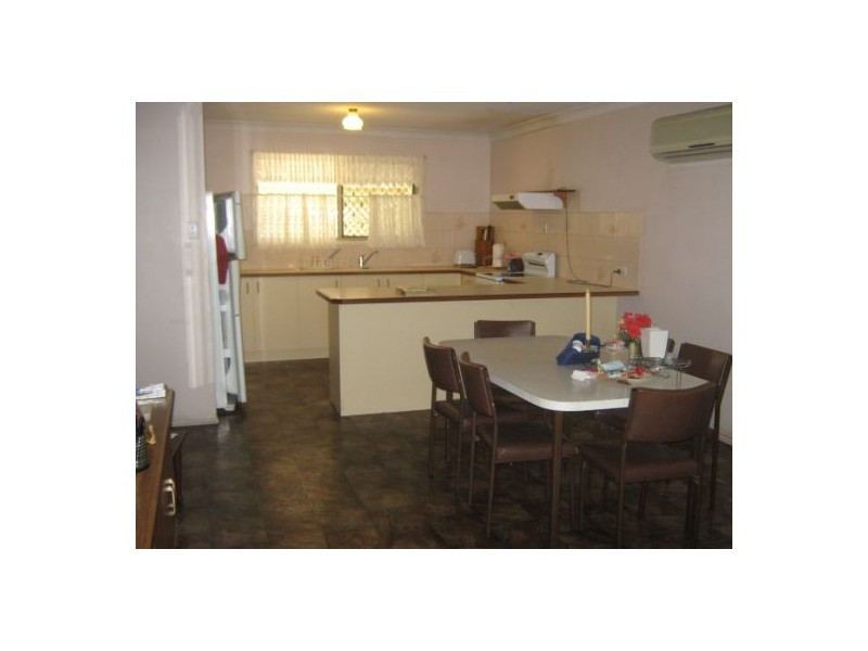 135 Elizabeth, Urangan QLD 4655