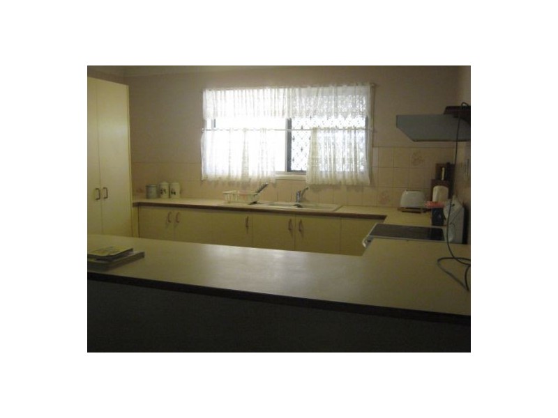 135 Elizabeth, Urangan QLD 4655