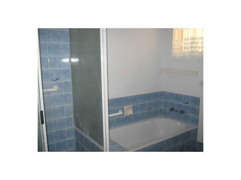 135 Elizabeth, Urangan QLD 4655