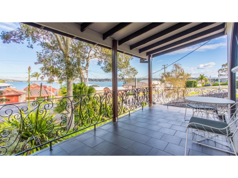 106 Coal Point Road, Coal Point NSW 2283