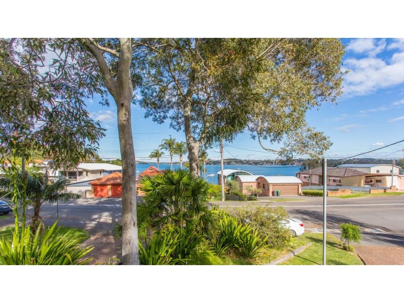 106 Coal Point Road, Coal Point NSW 2283
