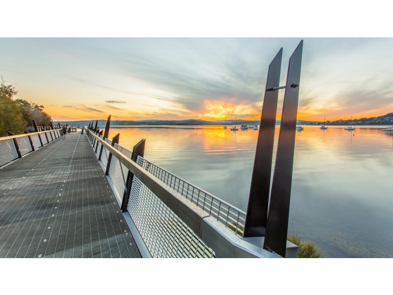 8 Barossa Close, Eleebana NSW 2282