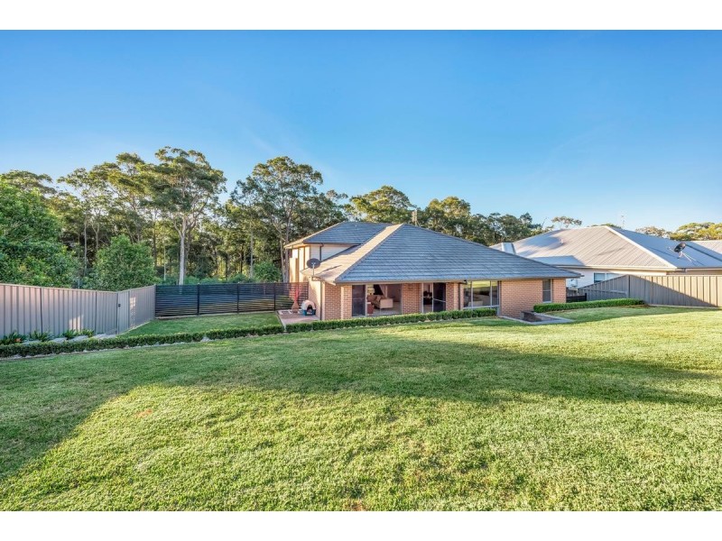 41 Waterside Drive, Fletcher NSW 2287