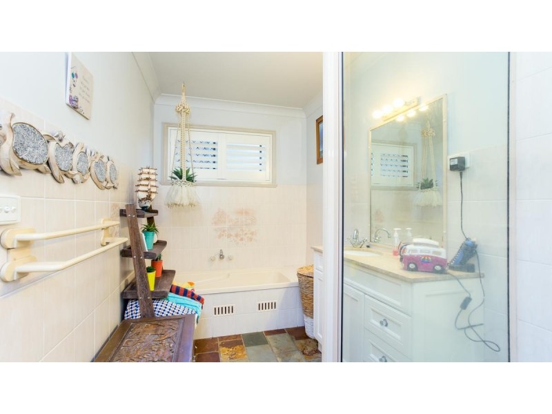 8 Exford Avenue, Macquarie Hills NSW 2285