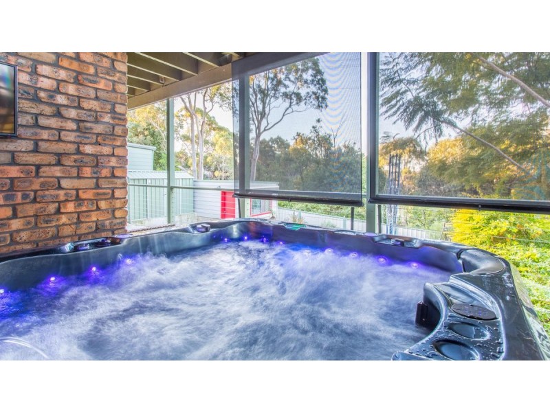 8 Exford Avenue, Macquarie Hills NSW 2285