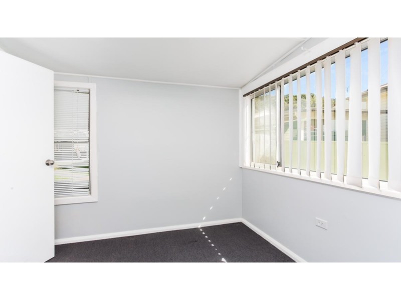 8 Cowmeadow Road, Mount Hutton NSW 2290