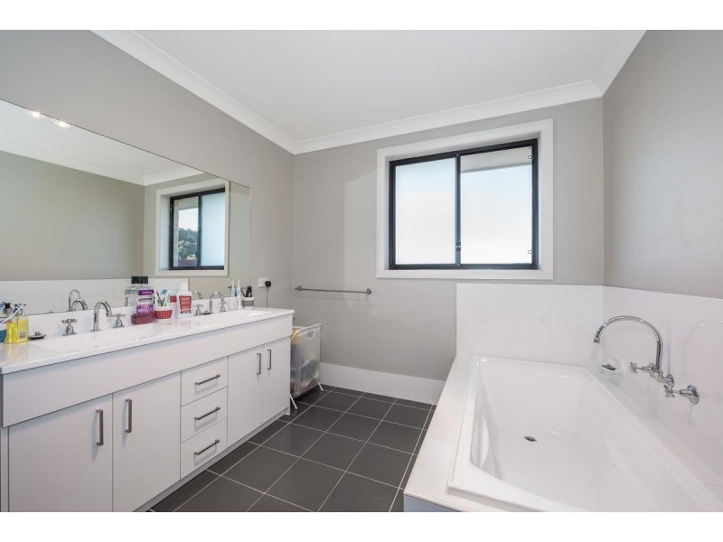 10 Maximillian Drive, Floraville NSW 2280