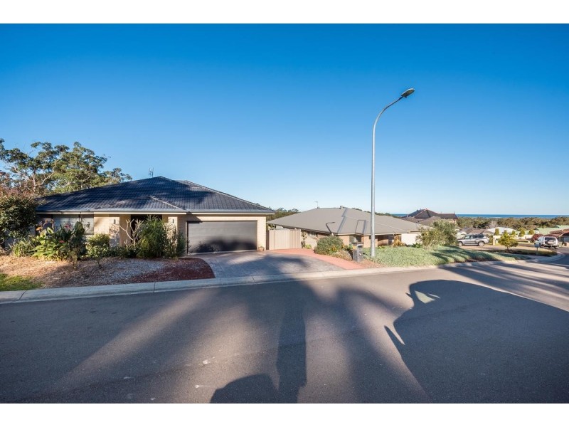 10 Maximillian Drive, Floraville NSW 2280