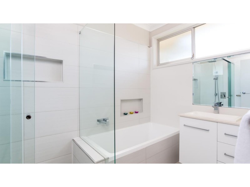 16 Cressington Way, Wallsend NSW 2287