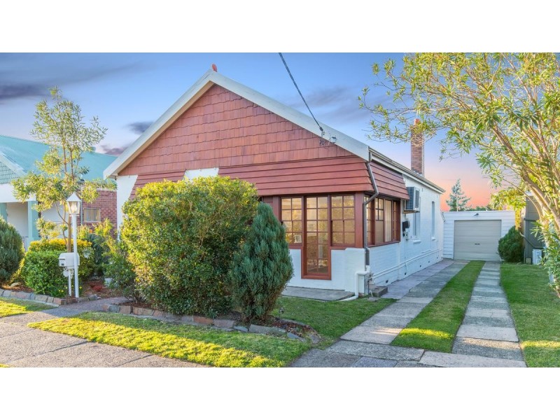 4 Thomas Street, Hamilton South NSW 2303