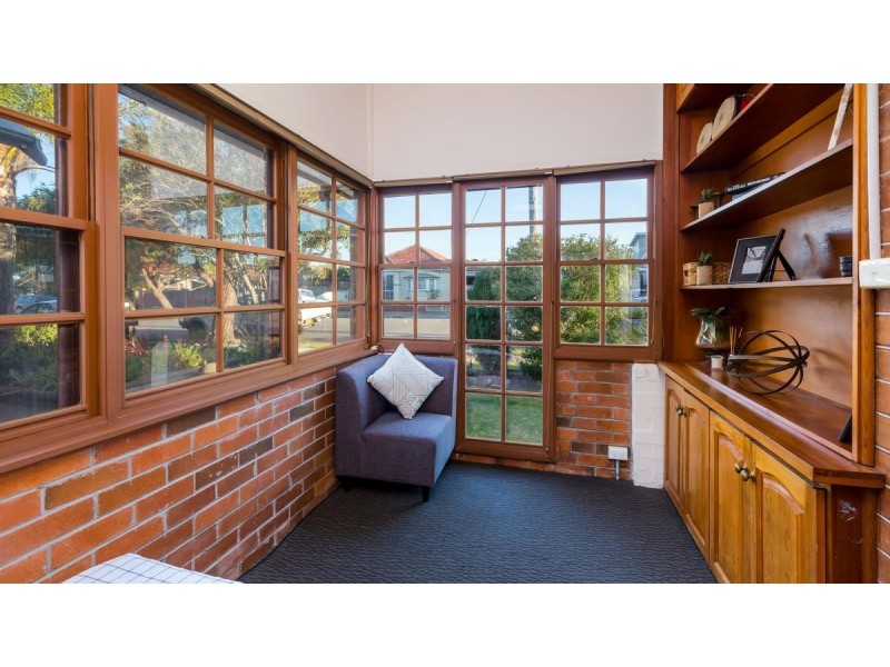 4 Thomas Street, Hamilton South NSW 2303