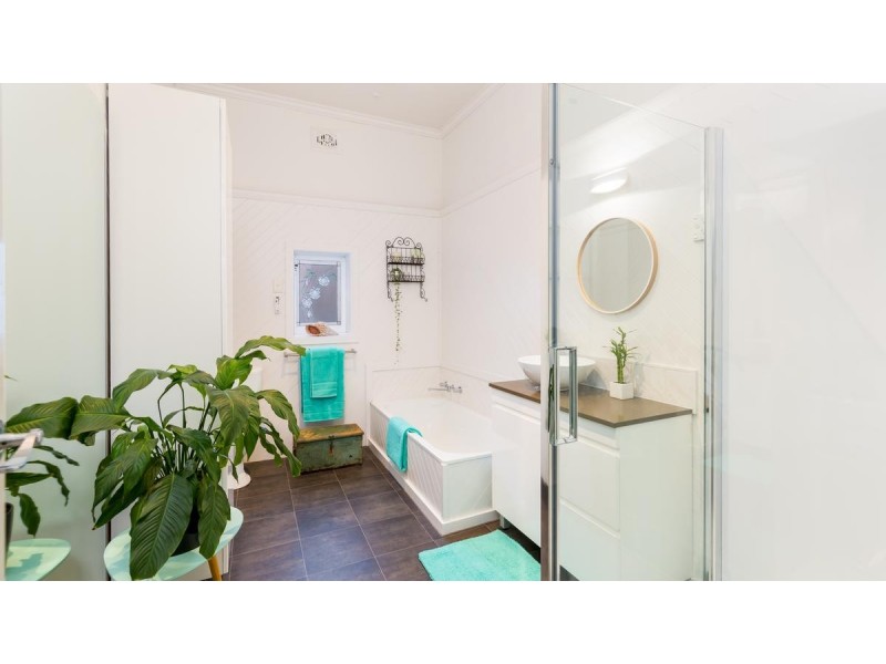 4 Thomas Street, Hamilton South NSW 2303