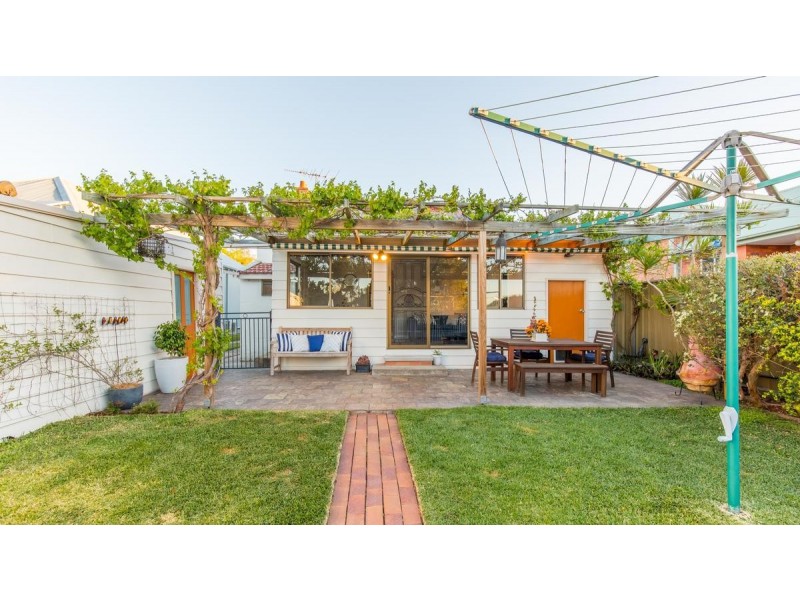 4 Thomas Street, Hamilton South NSW 2303