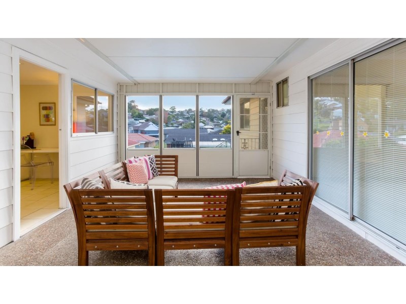 18 Lawson Road, Macquarie Hills NSW 2285