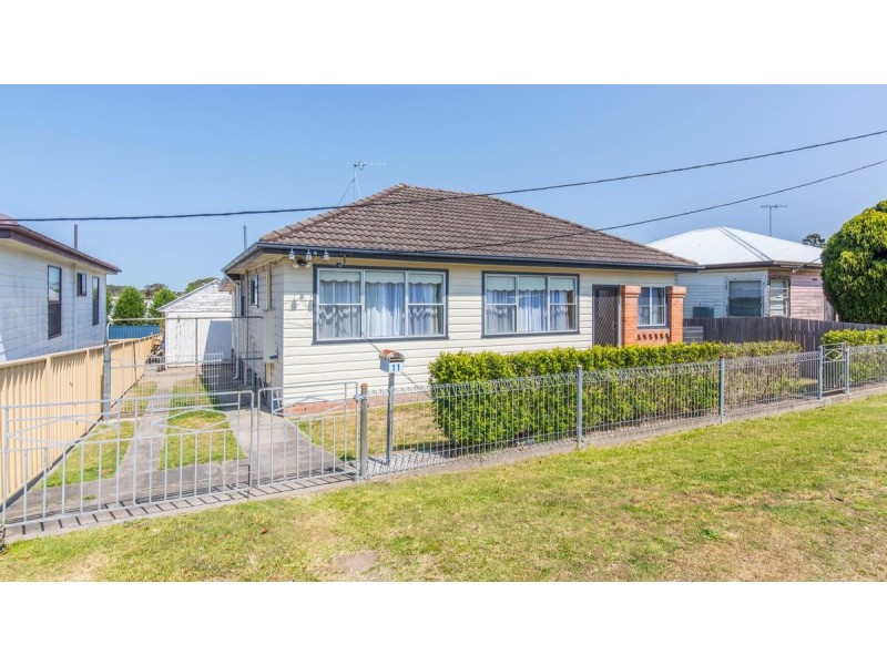 11 Macquarie Avenue, Gateshead NSW 2290