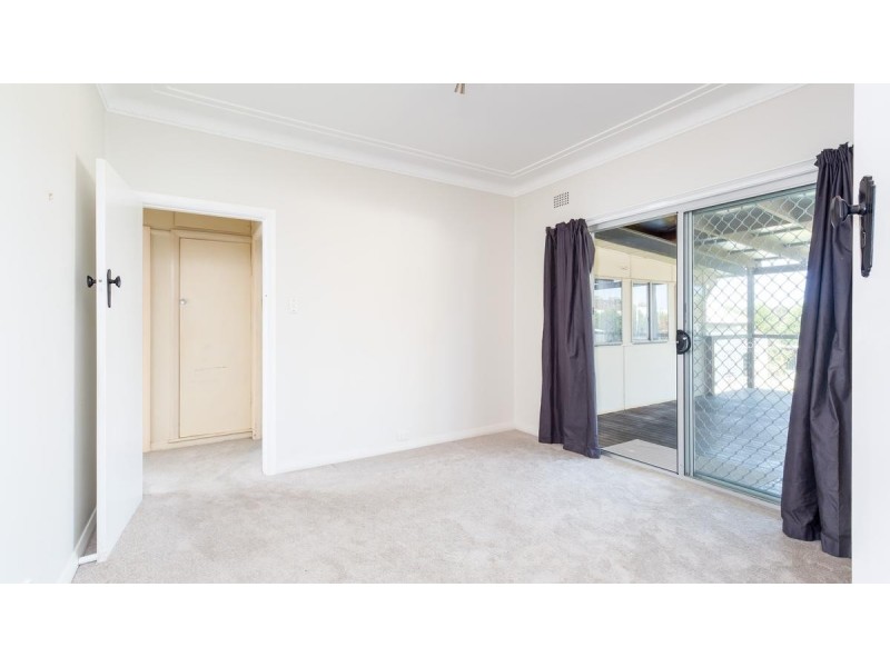 11 Macquarie Avenue, Gateshead NSW 2290