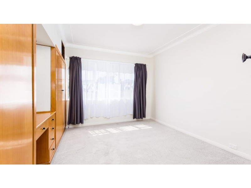 11 Macquarie Avenue, Gateshead NSW 2290