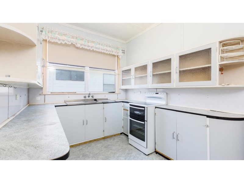 11 Macquarie Avenue, Gateshead NSW 2290