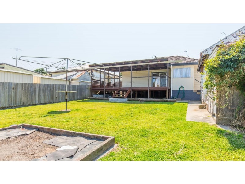 11 Macquarie Avenue, Gateshead NSW 2290