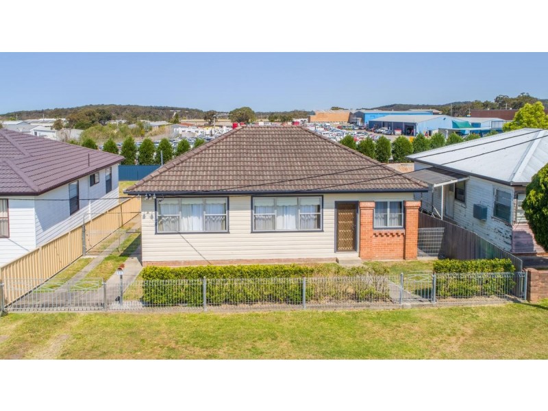 11 Macquarie Avenue, Gateshead NSW 2290