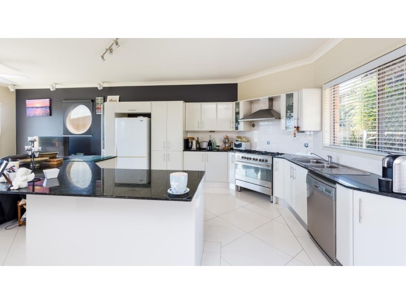 39 Alkrington Avenue, Fishing Point NSW 2283