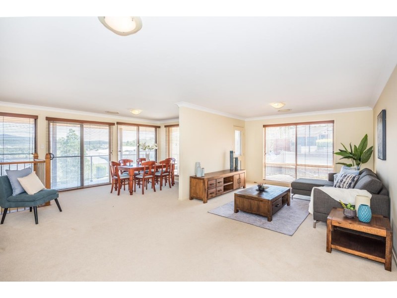 17 Guildford Grove, Cameron Park NSW 2285