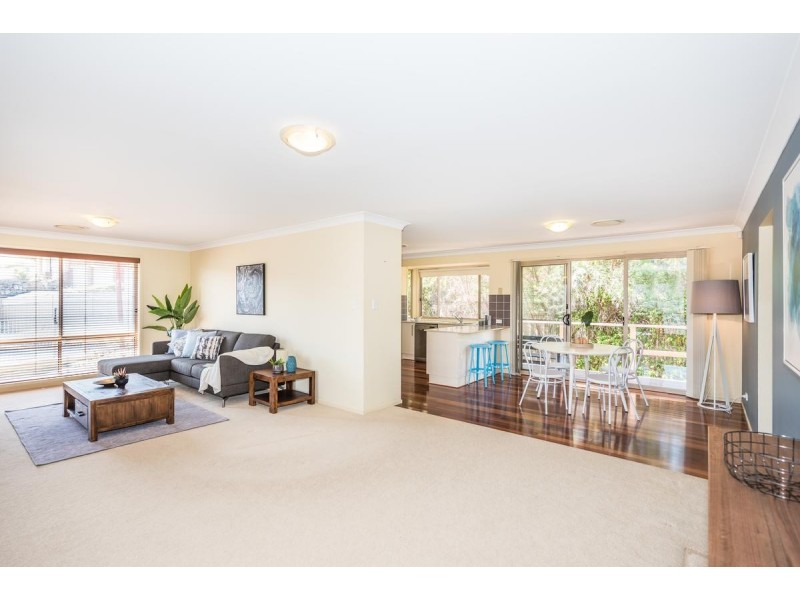 17 Guildford Grove, Cameron Park NSW 2285