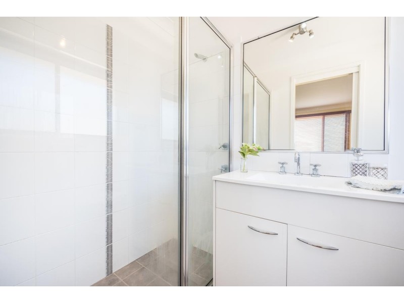 17 Guildford Grove, Cameron Park NSW 2285