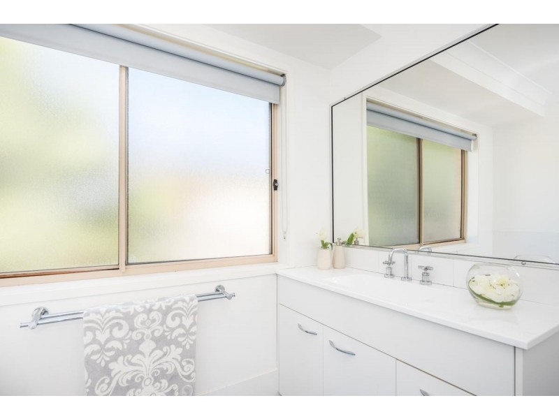 17 Guildford Grove, Cameron Park NSW 2285