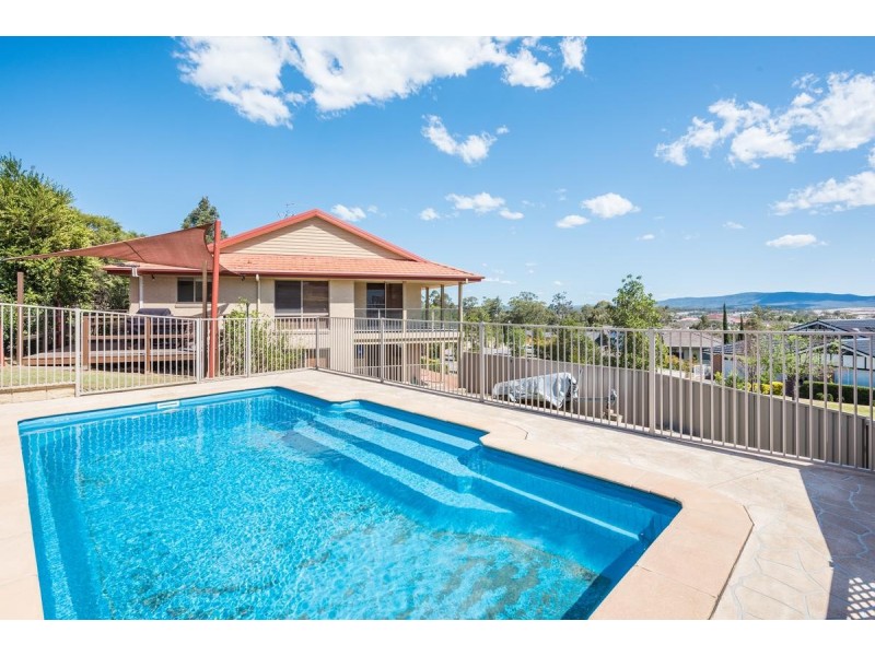 17 Guildford Grove, Cameron Park NSW 2285