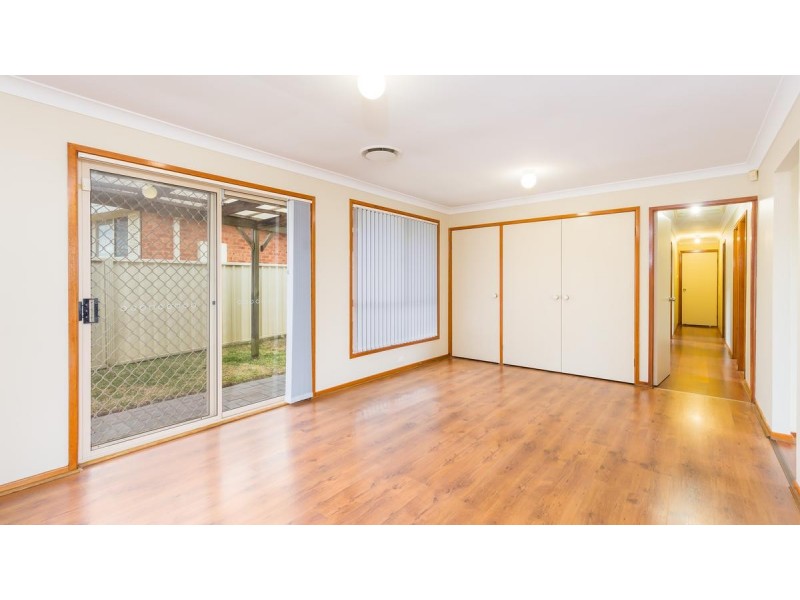 1 Roscrea Crescent, Mount Hutton NSW 2290