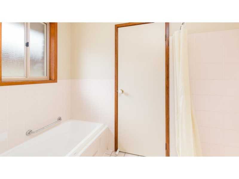 1 Roscrea Crescent, Mount Hutton NSW 2290