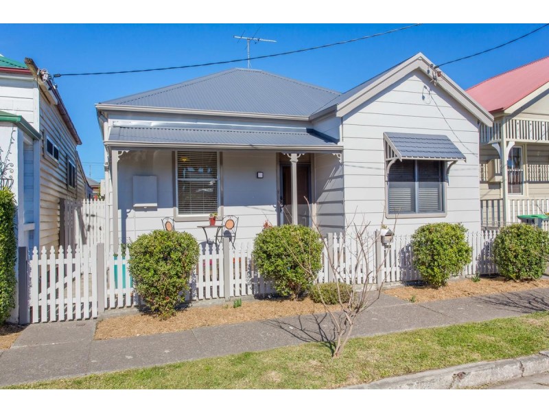 9 Gulliver Street, Hamilton NSW 2303