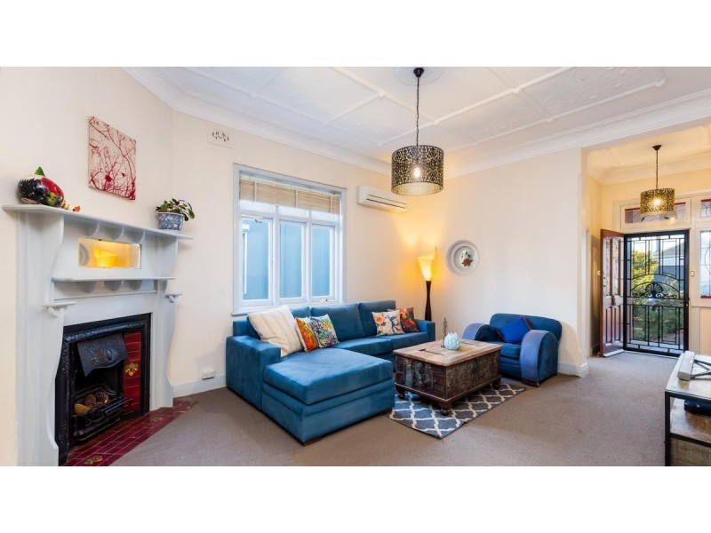 4 Thomas Street, Hamilton South NSW 2303