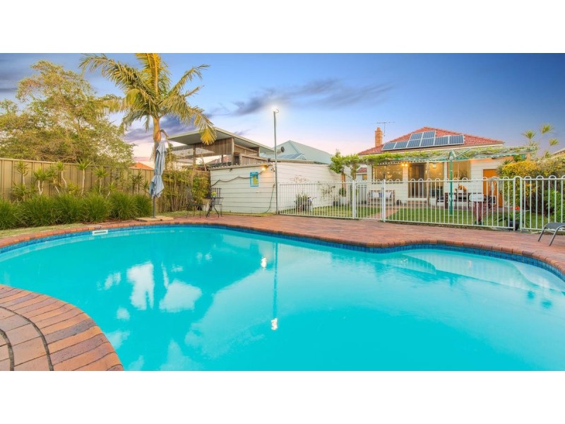 4 Thomas Street, Hamilton South NSW 2303