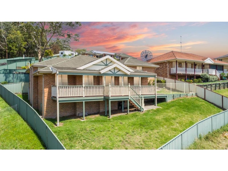 17 Hillview Crescent, Macquarie Hills NSW 2285