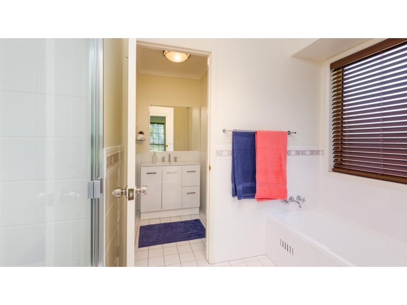 17 Hillview Crescent, Macquarie Hills NSW 2285