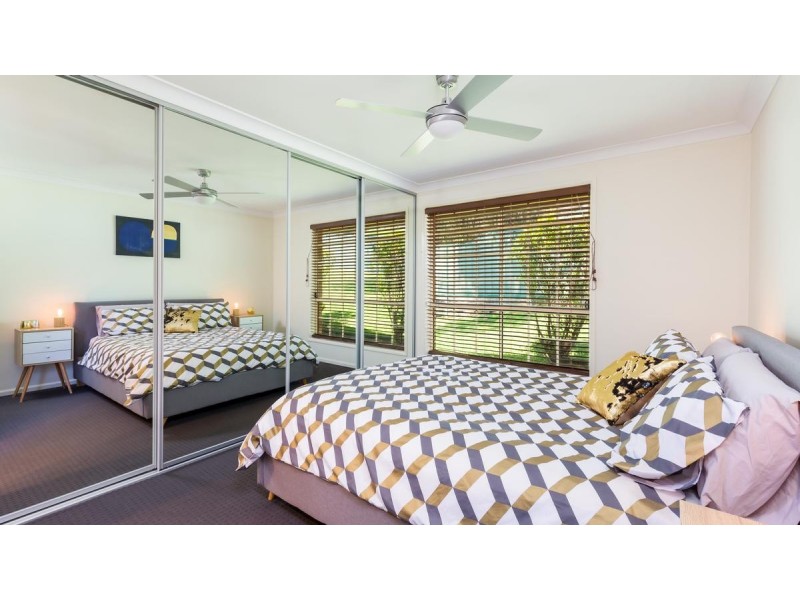 17 Hillview Crescent, Macquarie Hills NSW 2285